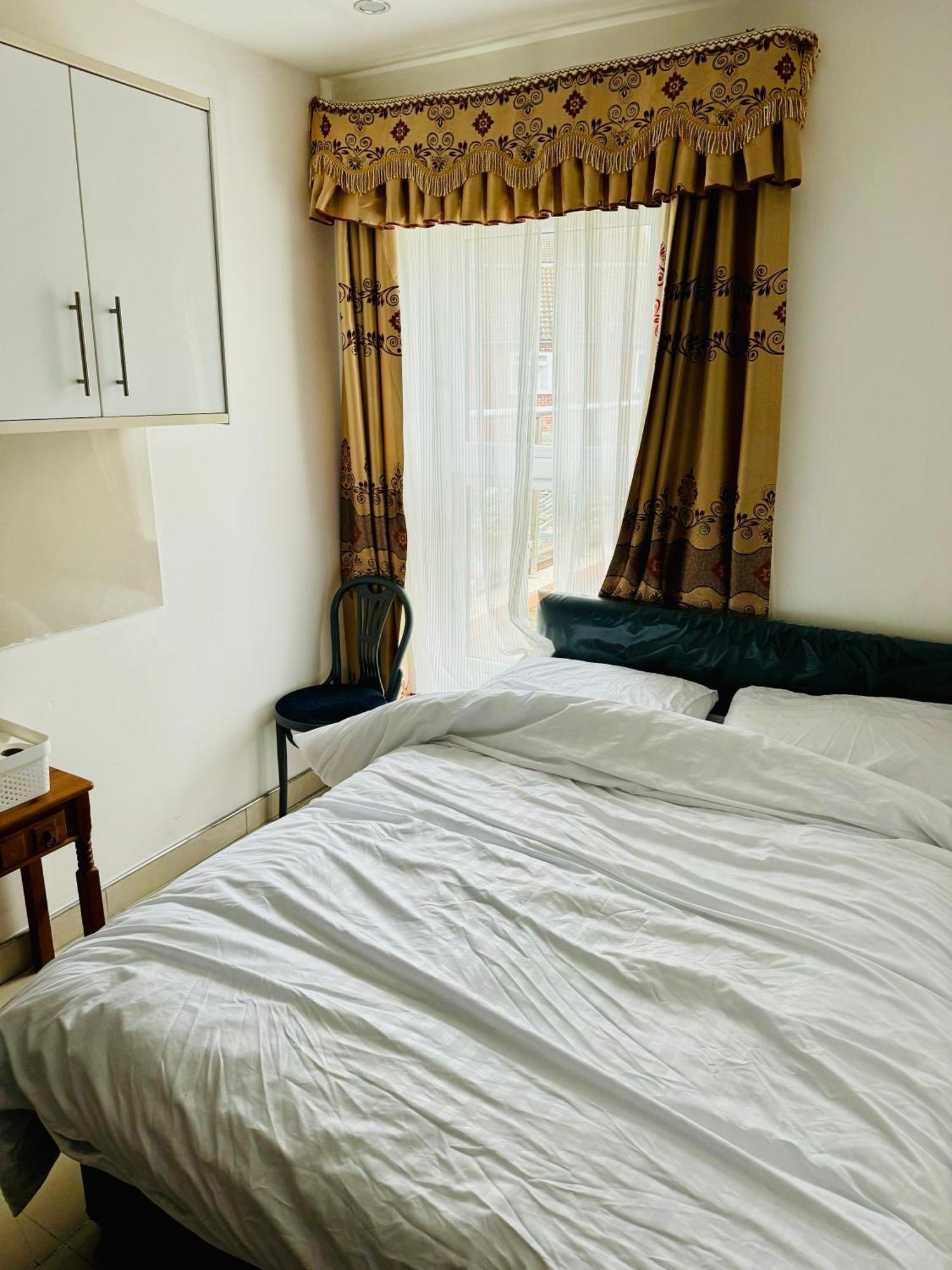The Great Falcon Accommodation London Eksteriør billede