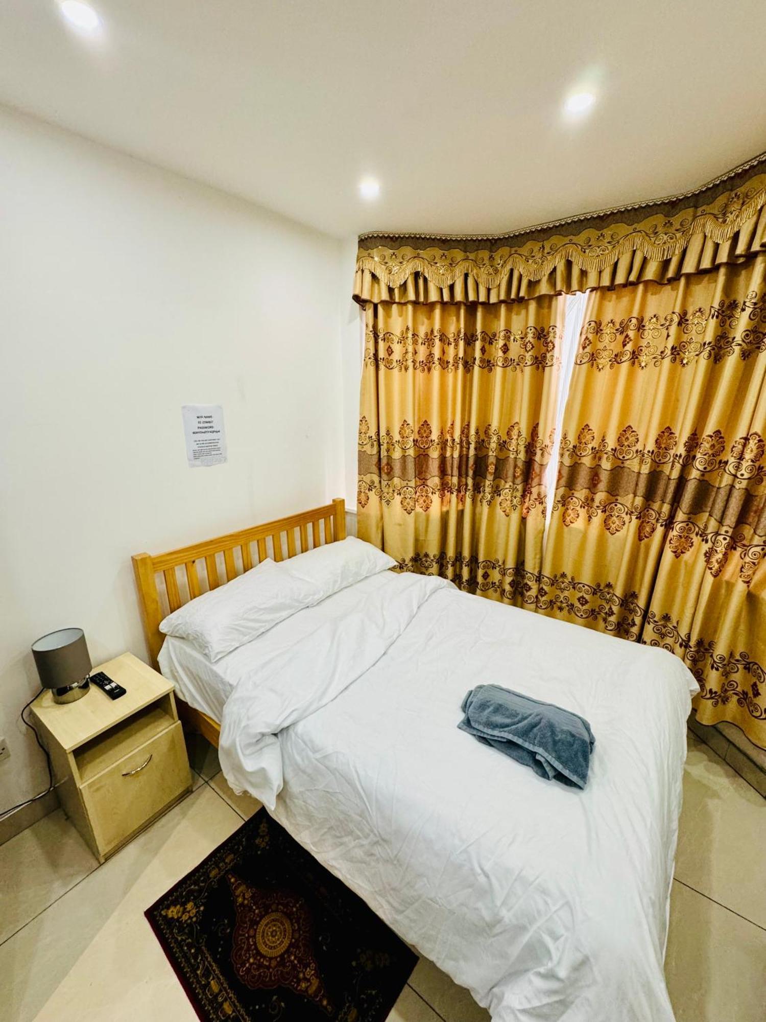 The Great Falcon Accommodation London Eksteriør billede